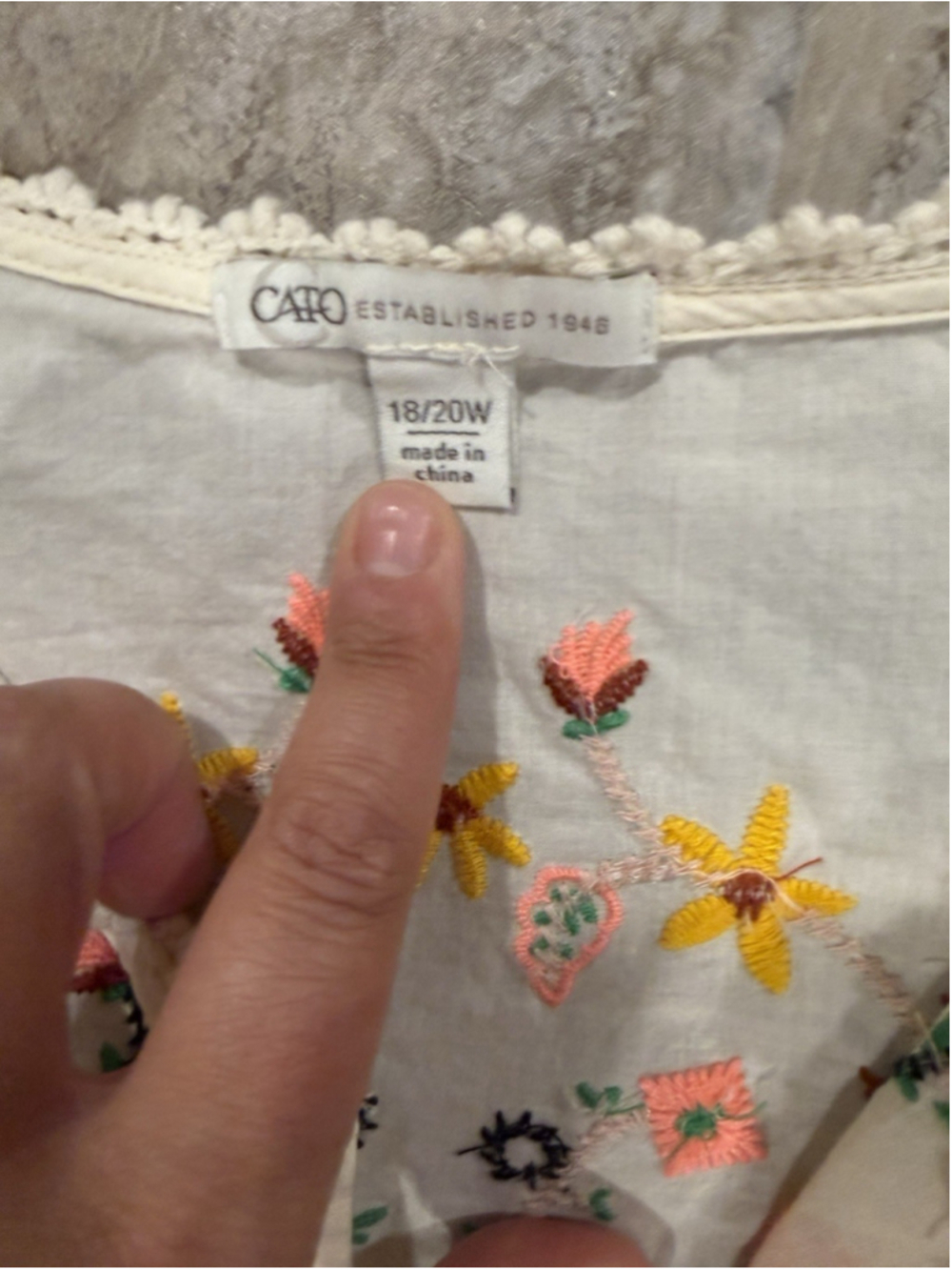 Cato Women’s Floral Embroidered Open Peasant Blouse Prairie With Tie Sz 18/20 - Picture 5 of 7
